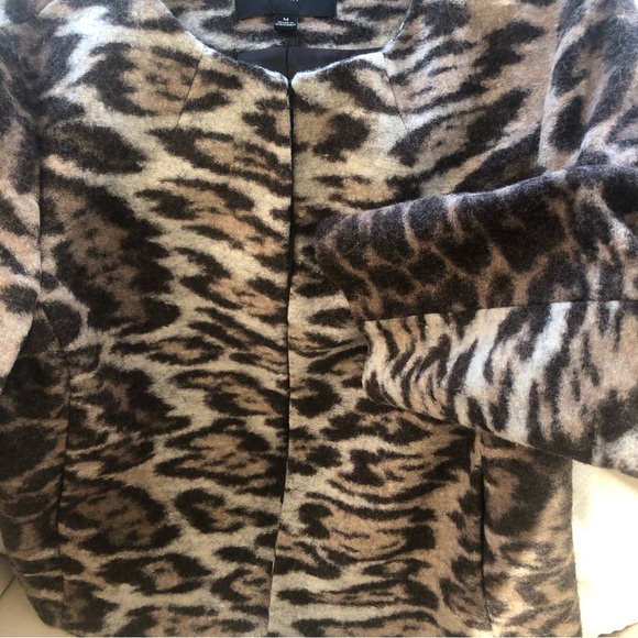 Classy Jackie O inspired jackets has a 60’s vibe - Picture 5 of 5